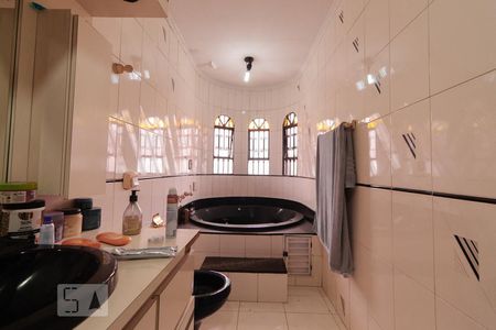 Casa à venda com 260m², 6 quartos e 2 vagasBanheiro