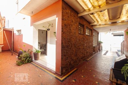 Casa à venda com 244m², 4 quartos e 3 vagas Casa à venda com 244m², 4 quartos e 3 vagasQuintal e garagem