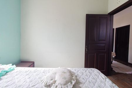 Casa à venda com 244m², 4 quartos e 3 vagas Casa à venda com 244m², 4 quartos e 3 vagasQuarto 1