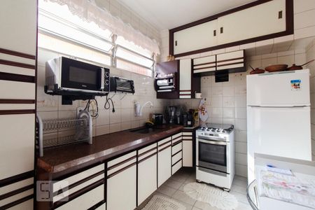 Casa à venda com 244m², 4 quartos e 3 vagas Casa à venda com 244m², 4 quartos e 3 vagasCozinha