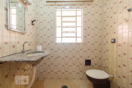 Casa à venda com 244m², 4 quartos e 3 vagas Casa à venda com 244m², 4 quartos e 3 vagasBanheiro - edícula