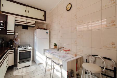 Casa à venda com 244m², 4 quartos e 3 vagas Casa à venda com 244m², 4 quartos e 3 vagasCozinha