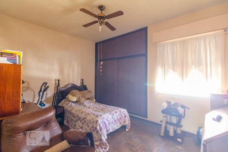 Casa à venda com 244m², 4 quartos e 3 vagas Casa à venda com 244m², 4 quartos e 3 vagasQuarto 3