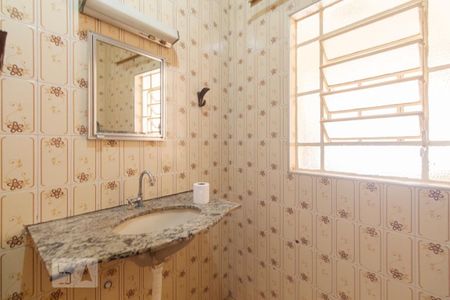 Casa à venda com 244m², 4 quartos e 3 vagas Casa à venda com 244m², 4 quartos e 3 vagasBanheiro - edícula