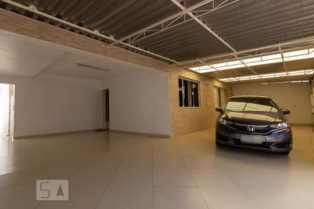Casa à venda com 140m², 3 quartos e 4 vagas Casa à venda com 140m², 3 quartos e 4 vagasGaragem