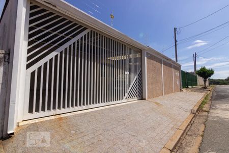 Casa à venda com 140m², 3 quartos e 4 vagas Casa à venda com 140m², 3 quartos e 4 vagasFachada