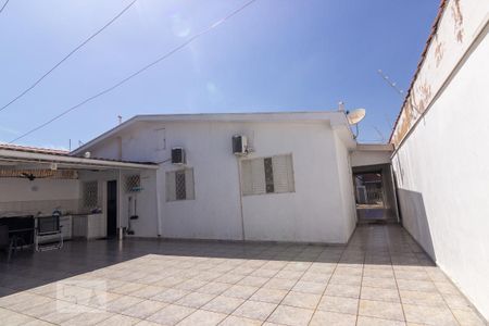 Casa à venda com 140m², 3 quartos e 4 vagas Casa à venda com 140m², 3 quartos e 4 vagasÁrea Externa