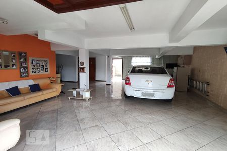 Casa à venda com 226m², 4 quartos e 3 vagas Casa à venda com 226m², 4 quartos e 3 vagasGaragem