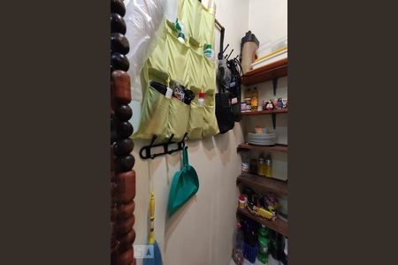 Casa à venda com 226m², 4 quartos e 3 vagas Casa à venda com 226m², 4 quartos e 3 vagasDispensa