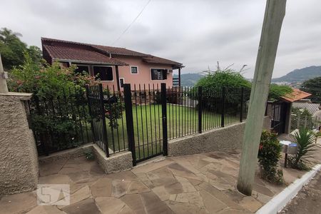 Casa à venda com 226m², 4 quartos e 3 vagas Casa à venda com 226m², 4 quartos e 3 vagasFachada