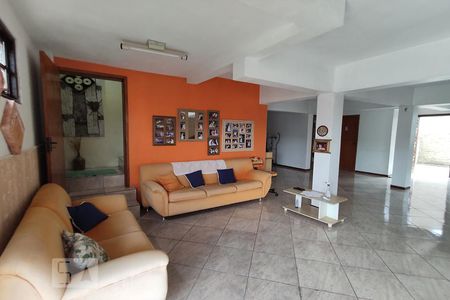 Casa à venda com 226m², 4 quartos e 3 vagas Casa à venda com 226m², 4 quartos e 3 vagasGaragem