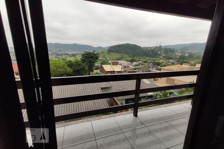 Casa à venda com 226m², 4 quartos e 3 vagas Casa à venda com 226m², 4 quartos e 3 vagasSacada do Quarto 1