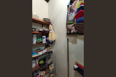 Casa à venda com 226m², 4 quartos e 3 vagas Casa à venda com 226m², 4 quartos e 3 vagasDispensa