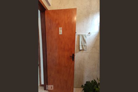 Casa à venda com 226m², 4 quartos e 3 vagas Casa à venda com 226m², 4 quartos e 3 vagasLavabo