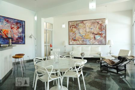 Casa à venda com 850m², 4 quartos e 5 vagas Casa à venda com 850m², 4 quartos e 5 vagasSala 2