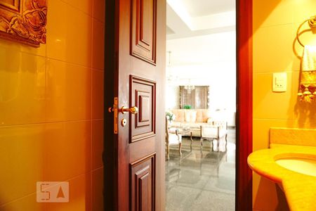 Casa à venda com 850m², 4 quartos e 5 vagas Casa à venda com 850m², 4 quartos e 5 vagasLavabo