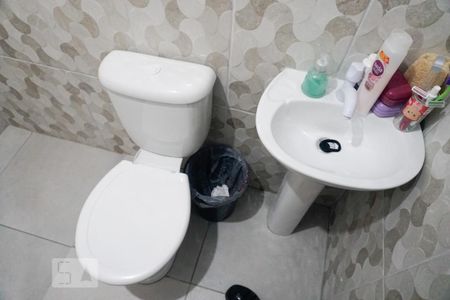 Casa à venda com 300m², 2 quartos e 3 vagasBanheiro da Suíte 2