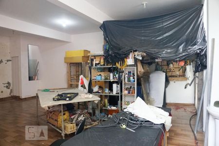 Casa à venda com 300m², 2 quartos e 3 vagasSalão