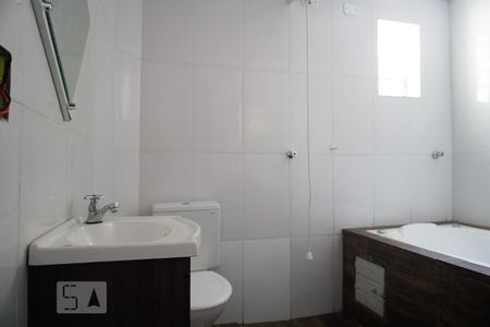 Casa à venda com 300m², 2 quartos e 3 vagasBanheiro da Suíte 1