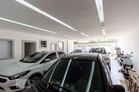 Casa à venda com 700m², 8 quartos e 8 vagas Casa à venda com 700m², 8 quartos e 8 vagasGaragem