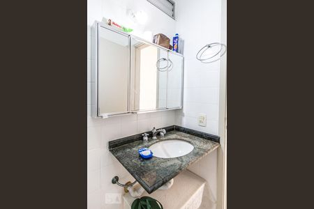 Banheiro de kitnet/studio para alugar com 1 quarto, 35m² em Santa Cecilia, São Paulo