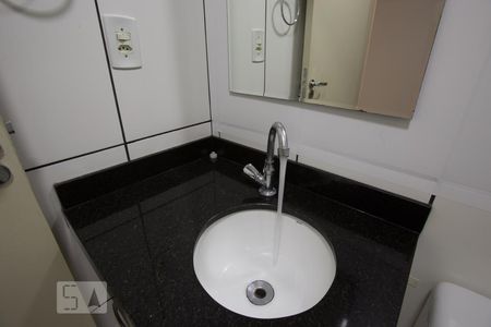 Banheiro social - pia de apartamento para alugar com 2 quartos, 55m² em Parque Industrial Lagoinha, Ribeirão Preto