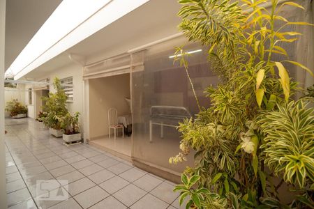 Casa à venda com 400m², 5 quartos e 4 vagas Casa à venda com 400m², 5 quartos e 4 vagasQuintal