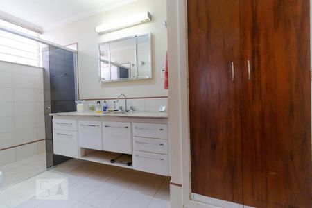 Casa à venda com 400m², 5 quartos e 4 vagas Casa à venda com 400m², 5 quartos e 4 vagasBanheiro da Suíte 01
