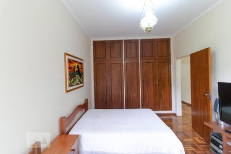 Casa à venda com 400m², 5 quartos e 4 vagas Casa à venda com 400m², 5 quartos e 4 vagasQuarto