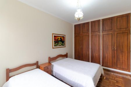 Casa à venda com 400m², 5 quartos e 4 vagas Casa à venda com 400m², 5 quartos e 4 vagasQuarto