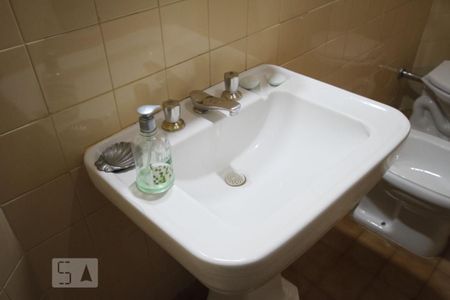 Casa à venda com 476m², 3 quartos e 3 vagasBanheiro