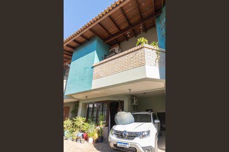 Casa de condomínio à venda com 153m², 3 quartos e 1 vaga Casa de condomínio à venda com 153m², 3 quartos e 1 vagaFachada