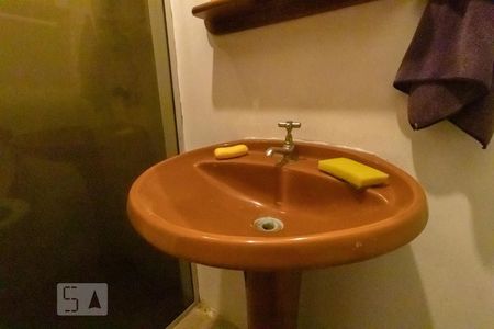 Casa à venda com 350m², 4 quartos e 4 vagasBanheiro 2