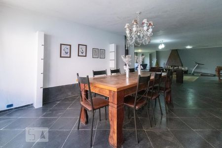 Casa à venda com 350m², 4 quartos e 4 vagasSala