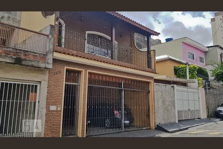 Casa à venda com 220m², 3 quartos e 2 vagasFachada