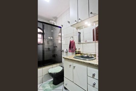 Casa à venda com 220m², 3 quartos e 2 vagasBanheiro