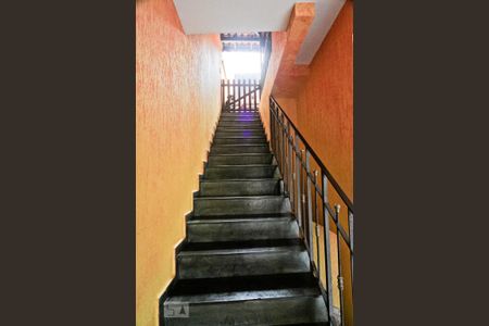 Casa à venda com 220m², 3 quartos e 2 vagasEscada