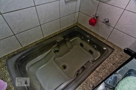 Casa à venda com 220m², 3 quartos e 2 vagasBanheiro