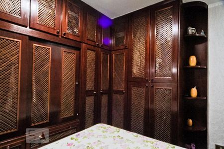 Casa à venda com 220m², 3 quartos e 2 vagasSuíte