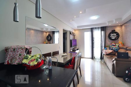 Sala de apartamento à venda com 2 quartos, 69m² em Vila Alzira, Santo André