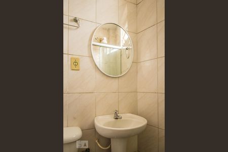 Banheiro de kitnet/studio para alugar com 1 quarto, 30m² em Cidade Universitária, Campinas