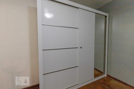 Casa à venda com 190m², 4 quartos e 8 vagas Casa à venda com 190m², 4 quartos e 8 vagasQuarto 2
