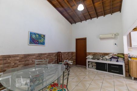 Casa à venda com 190m², 4 quartos e 8 vagasSala 2