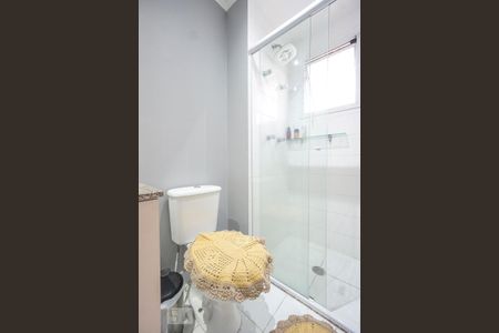 Apartamento à venda com 70m², 2 quartos e 1 vaga Apartamento à venda com 70m², 2 quartos e 1 vagaBanheiro da suíte