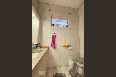 Casa à venda com 260m², 3 quartos e 2 vagas Casa à venda com 260m², 3 quartos e 2 vagasBanheiro