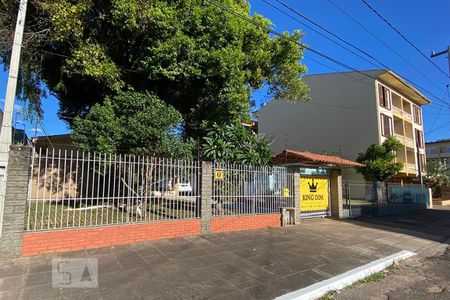 Casa à venda com 260m², 3 quartos e 2 vagas Casa à venda com 260m², 3 quartos e 2 vagasFachada