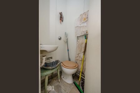 Apartamento à venda com 170m², 4 quartos e 2 vagasBanheiro de Serviço