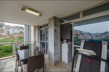 Apartamento à venda com 170m², 4 quartos e 2 vagasVaranda da Suíte e Quarto 2