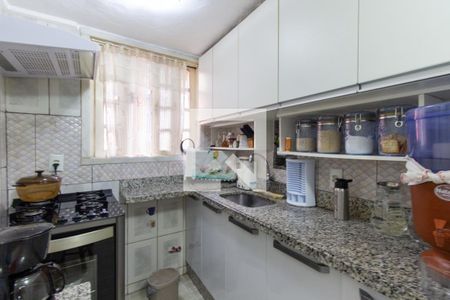 Casa à venda com 242m², 6 quartos e 1 vaga Casa à venda com 242m², 6 quartos e 1 vagaCozinha 1º Andar