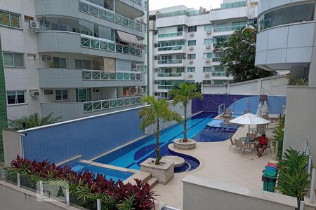 Apartamento à venda com 150m², 3 quartos e 2 vagas Apartamento à venda com 150m², 3 quartos e 2 vagasÁrea comum - Piscina